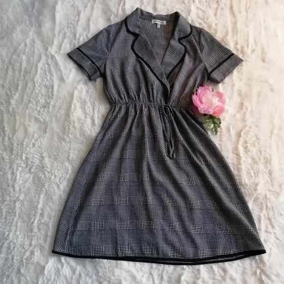 Monteau Dresses & Skirts - Monteau Brand Houndstooth Collared Mini Dress NWOT